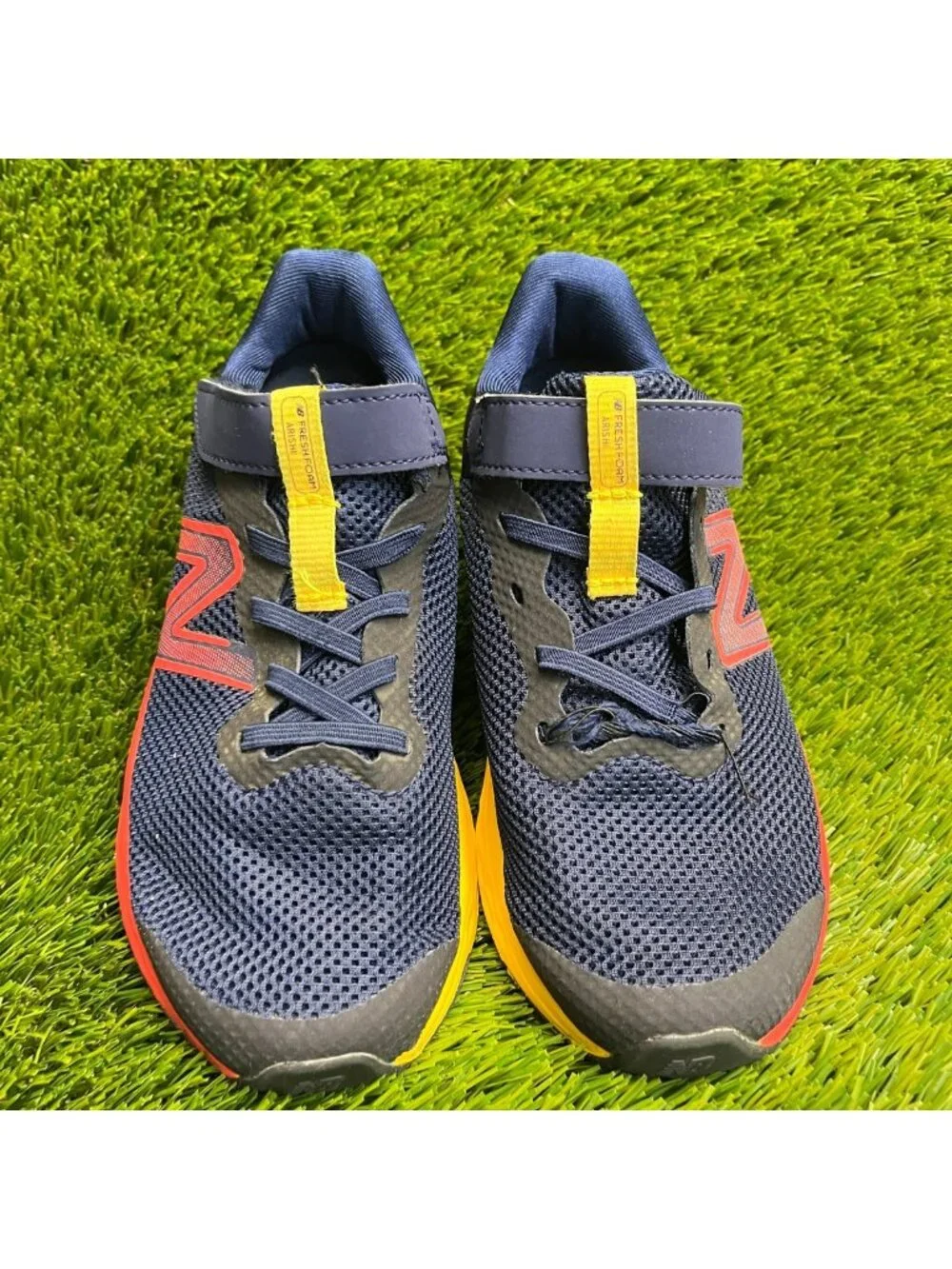 New Balance Fresh Foam Arishi v4 Girls Size 3Y Blue Pink Running Shoes Sneakers